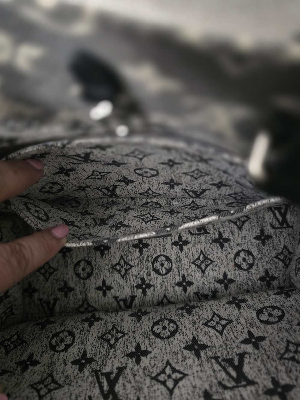AUTHENTIC Louis Vuitton Monogram Jacquard Denim OnTheGo MM - Picture 10 of 11